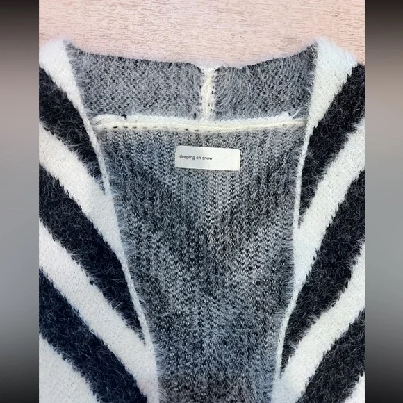 Anthropologie Sleeping On Snow Valia Eyelash Cardigan - Picture 4 of 6